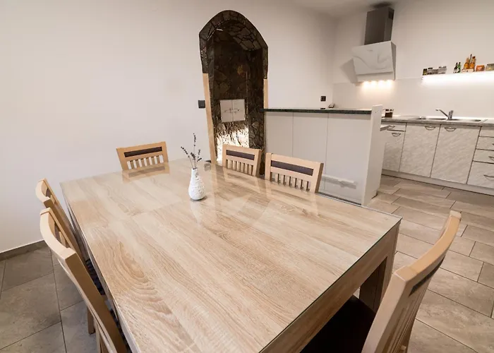 Apartma Ksela شقة Mala Nedelja